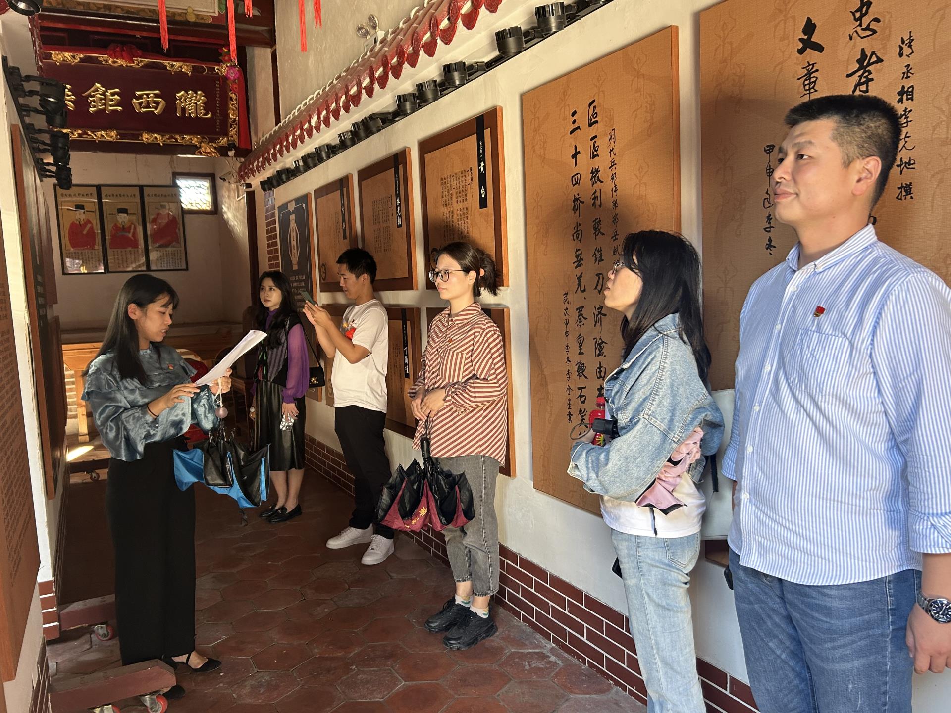 厚植爱国情怀  承袭优良家风——必赢bwin线路检测中心学生党支部开展10月份主题党日活动
