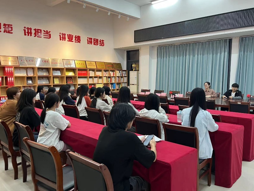 必赢bwin线路检测中心五年一贯制中专开展全体班委工作会议