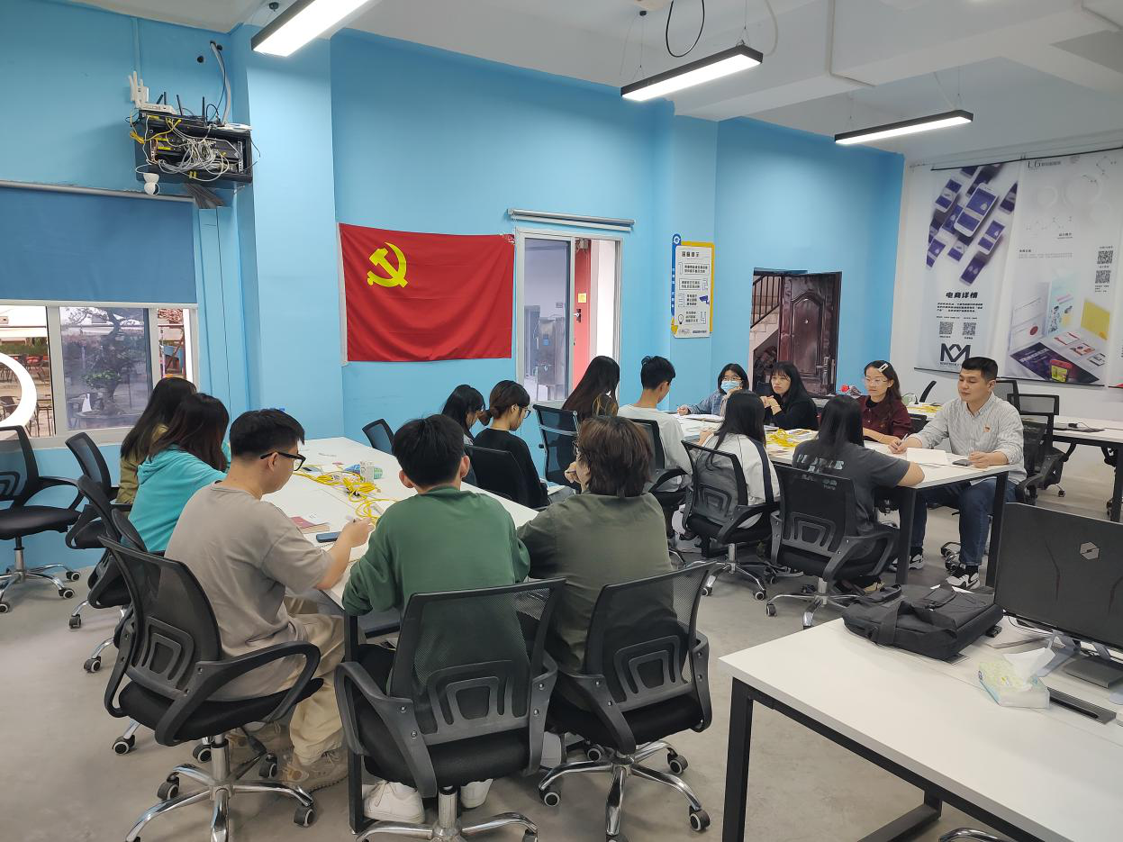 党的二十大精神进实训基地——必赢bwin线路检测中心学生党支部走访看望学生党员和发展对象