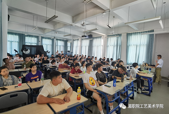 关于开展2021届毕业生建筑装饰施工（工种）、摄影师（工种）培训