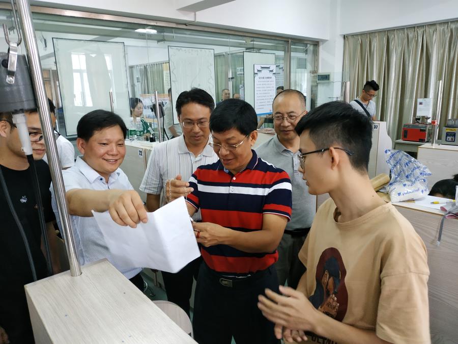 台湾巨鼎生物科技公司来必赢bwin线路检测中心参访