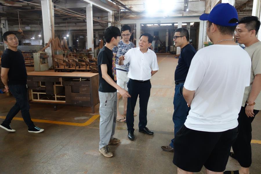 必赢bwin线路检测中心师生一行赴福建省德古红木家具有限公司考察顶岗实习事宜