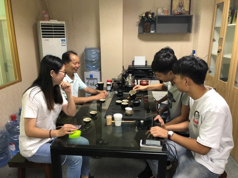 必赢bwin线路检测中心教师走访看望顶岗实习学生