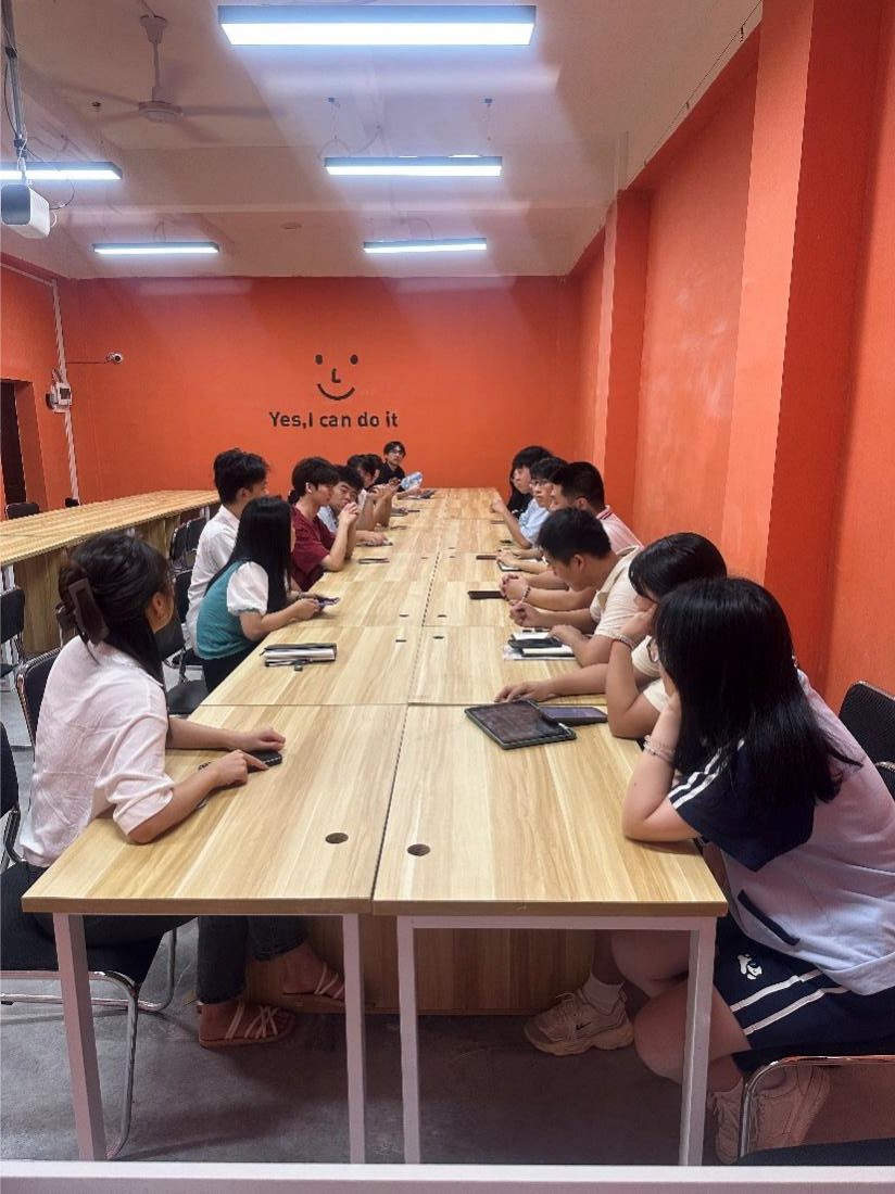 深入企业调研，倾听学生心声，助力学生成长 ——关于召开实训学生座谈会