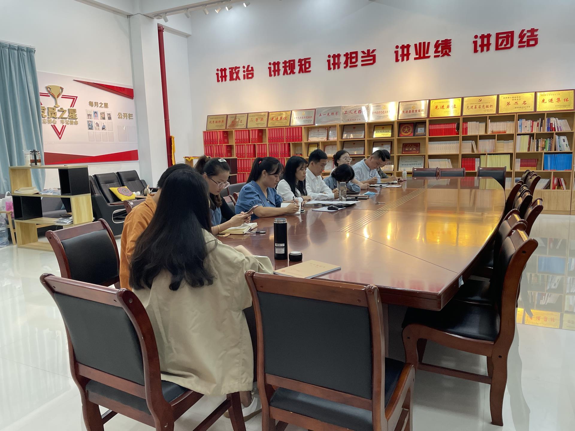必赢bwin线路检测中心学生党支部开展“喜迎二十大，奋进新征程”主题交流研讨
