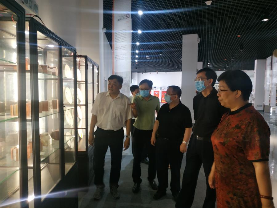 教育部职业技术教育中心研究所研究员赵伟一行赴必赢bwin线路检测中心考察调研
